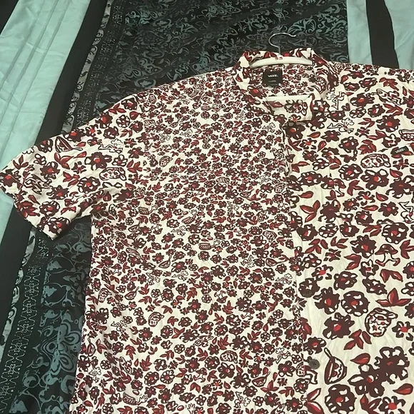 Vans Men's Red and White Split Floral Shirt, stylish, size XL - Picture 6 of 9